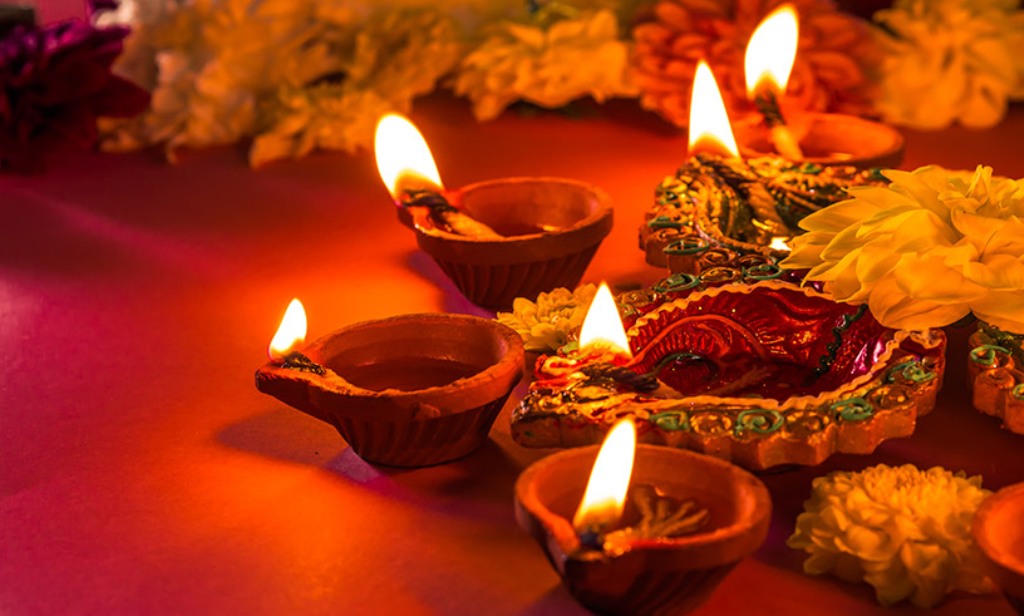 How To Celebrate Diwali In India? - #TravelWorld